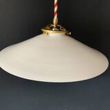 Suspension en opaline blanche et abat jour en crochet ancien fait main