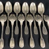 12 petites cuillères en métal argenté modèle filet de style Louis XV
