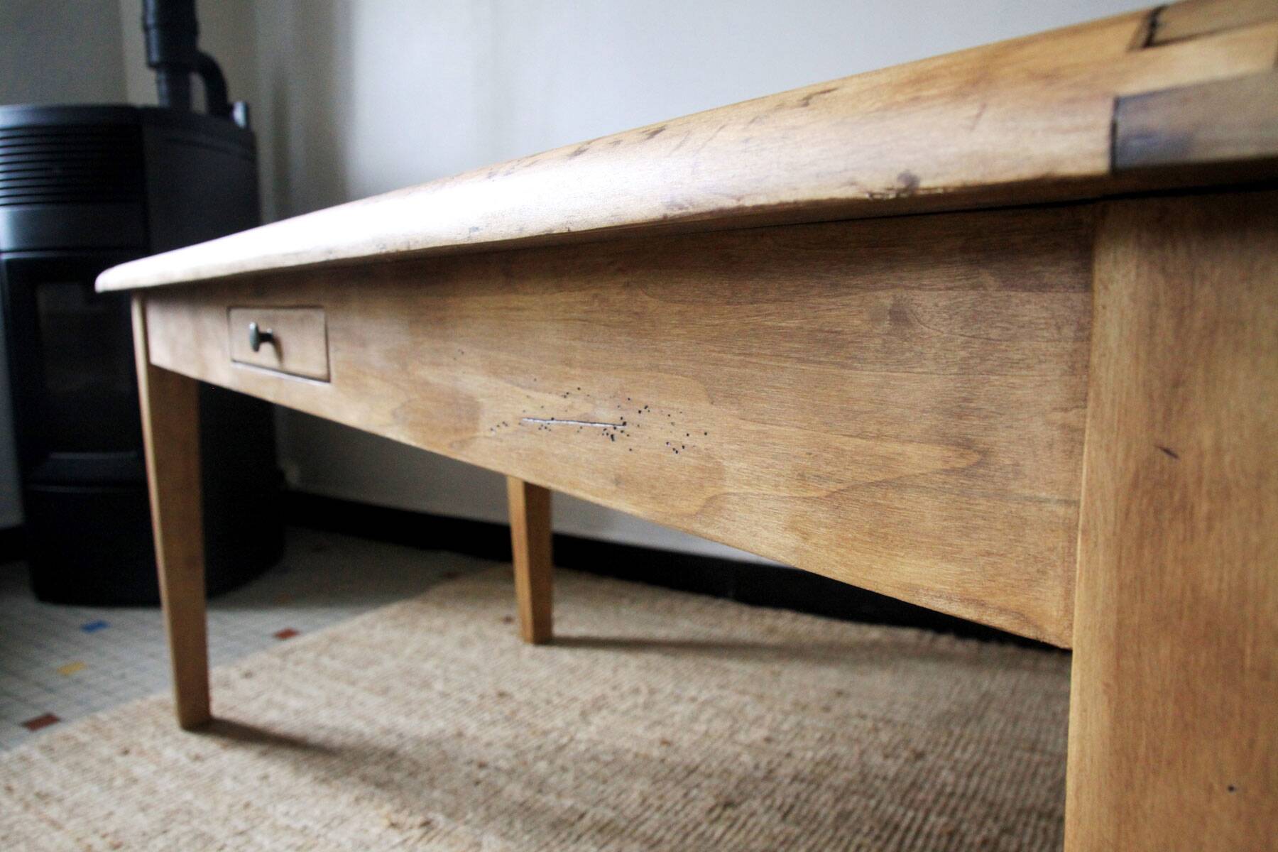 Extendable farm table