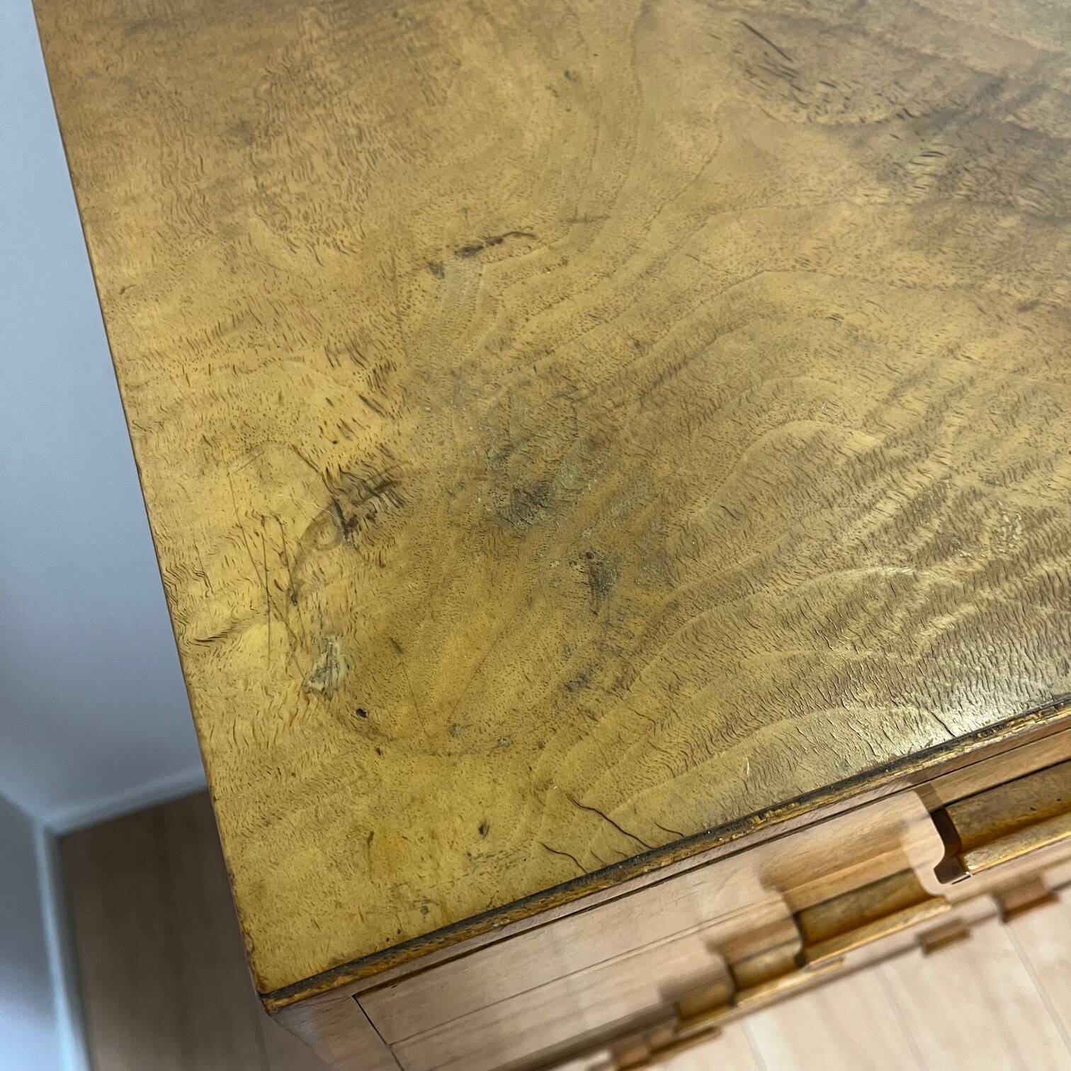 Tall chest of drawers, Art Deco weekly chest in flamed walnut, 1930-1940