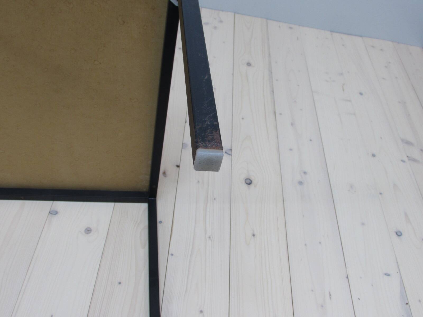 Table d'appoint en teck - Läsko Studioform International