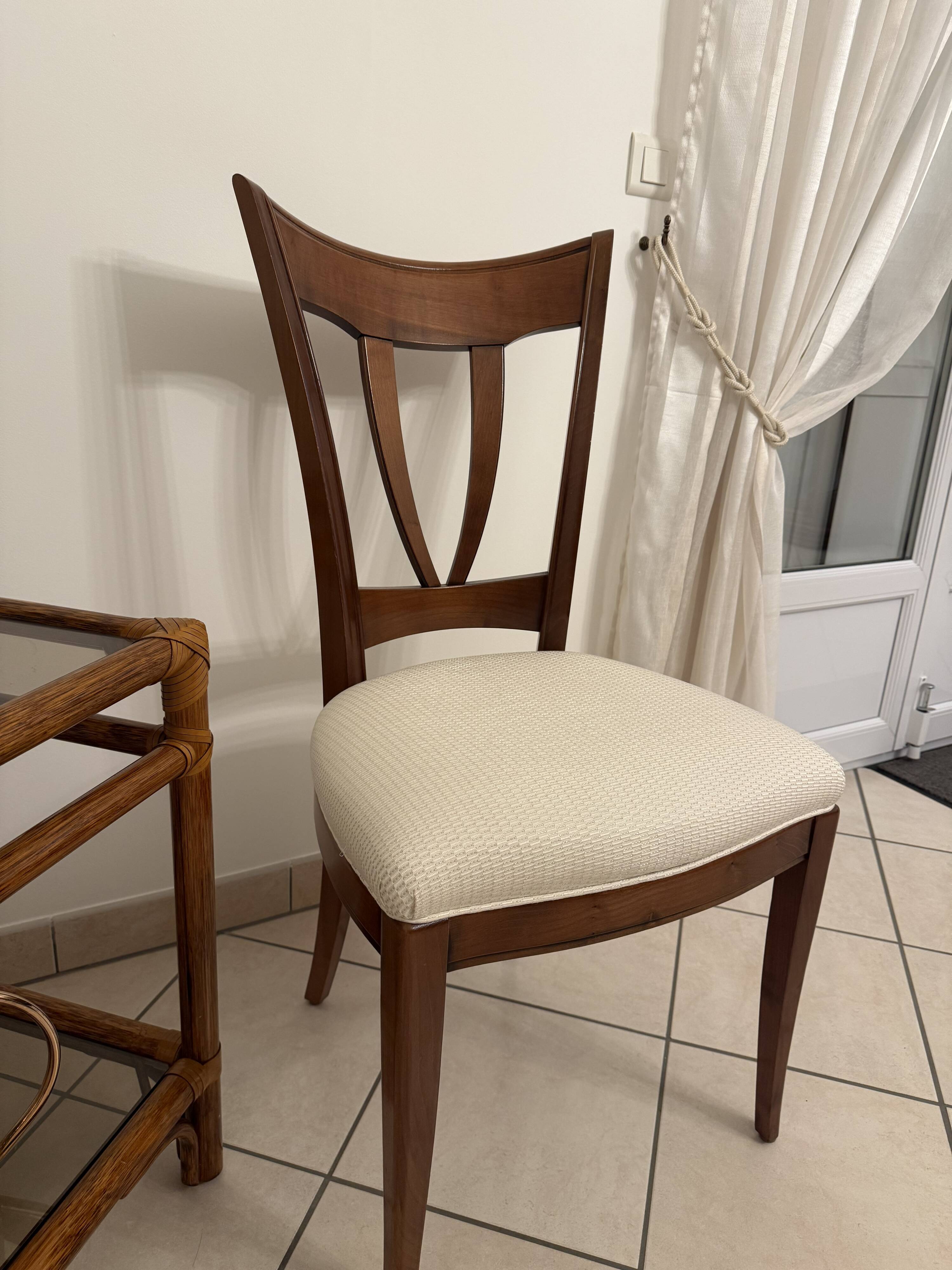 Table et chaises en merisier style Louis Philipe