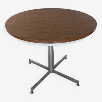 Formica round table