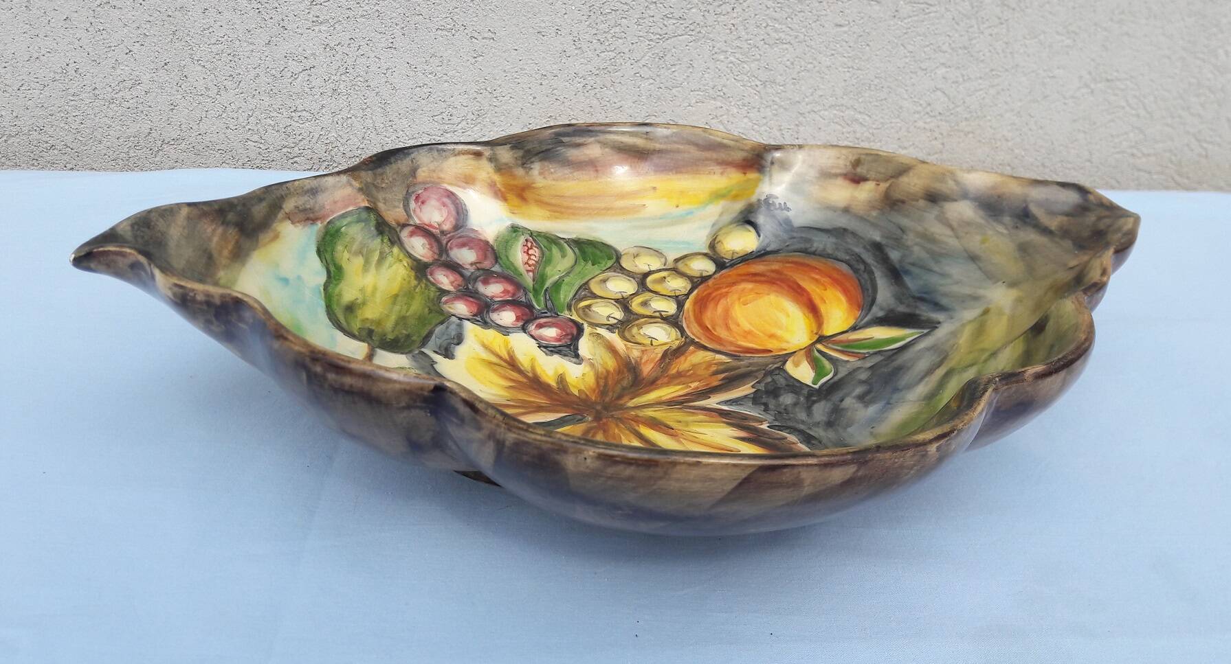 Ceramic fruit dish or bowl