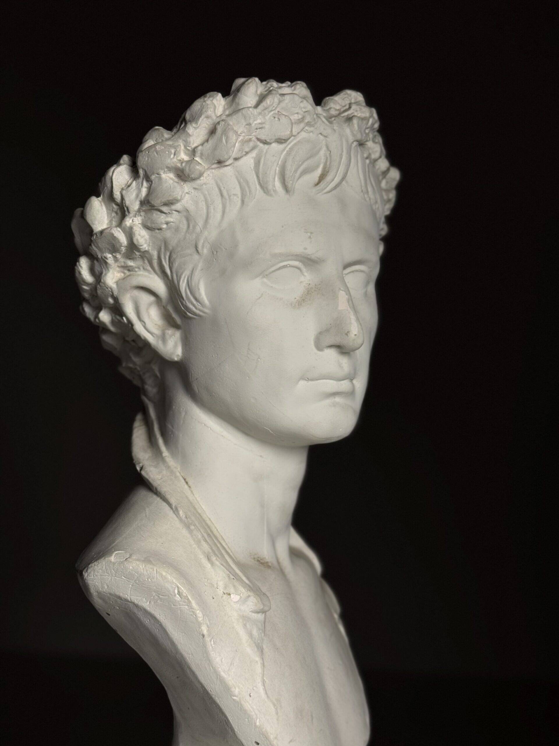 Buste en plâtre de l'empereur Auguste