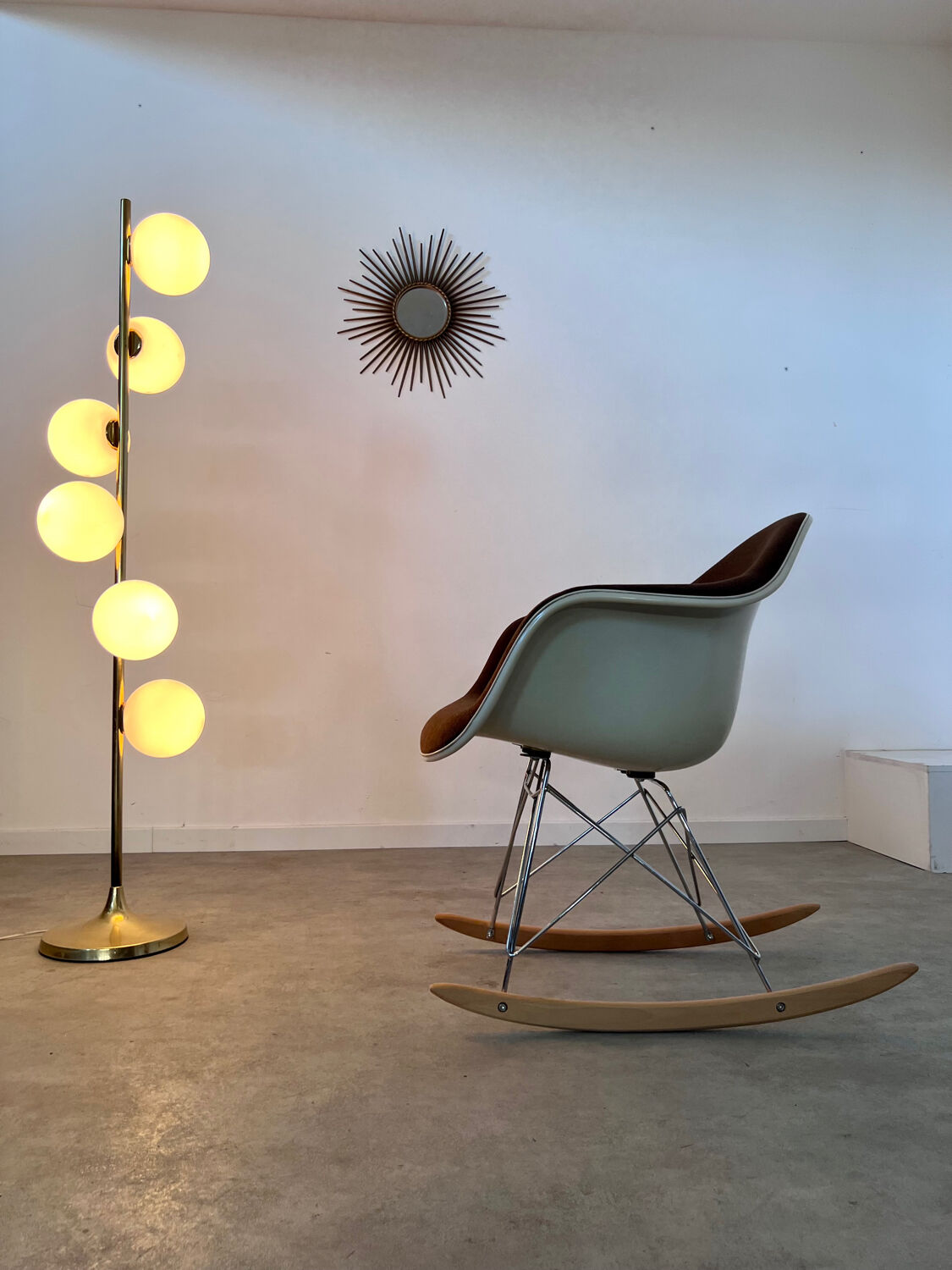 Old floor lamp in brass and opaline design from the 70s Max Bill lamp
