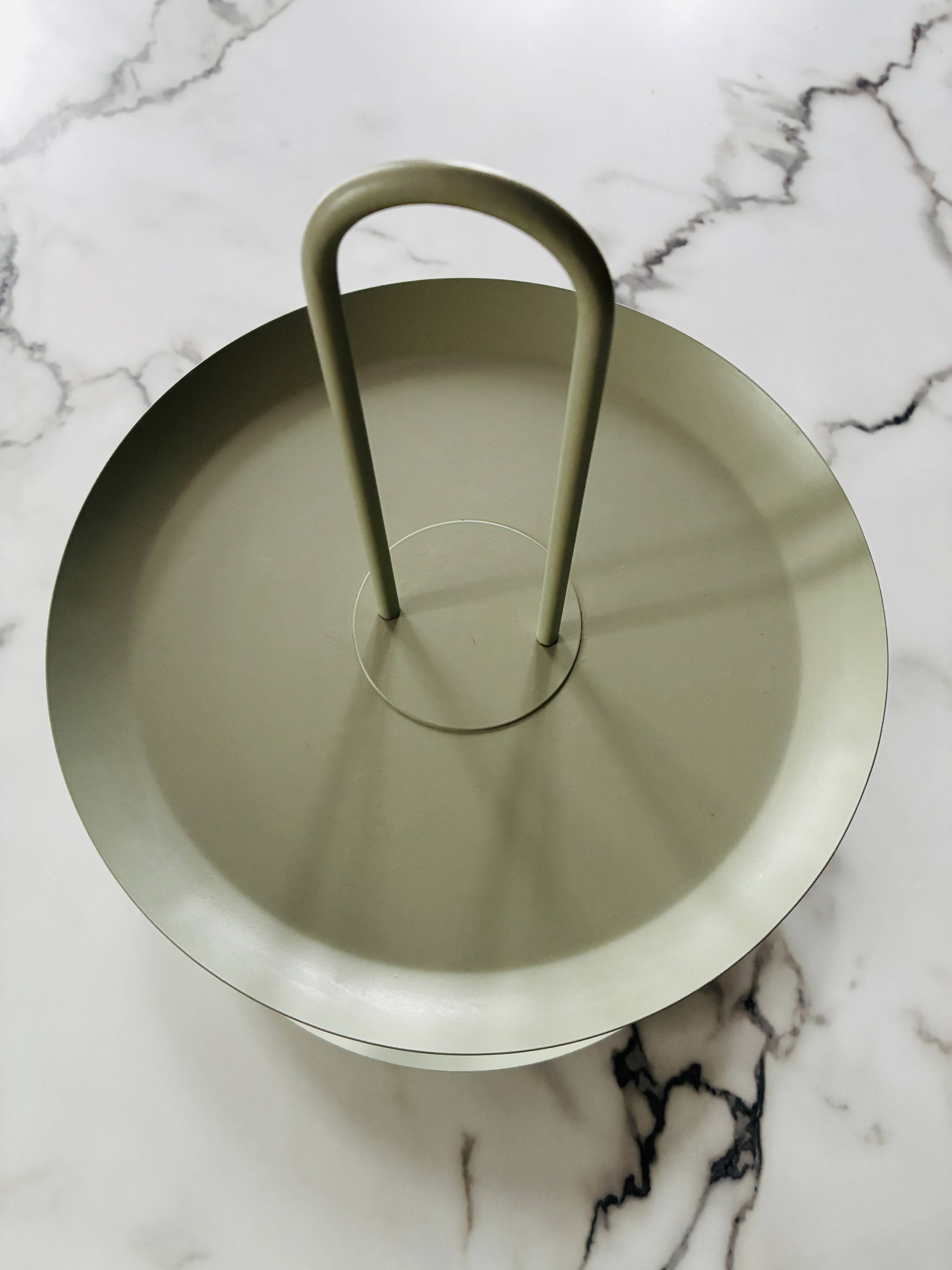 Metal display stand with 2 shelves
