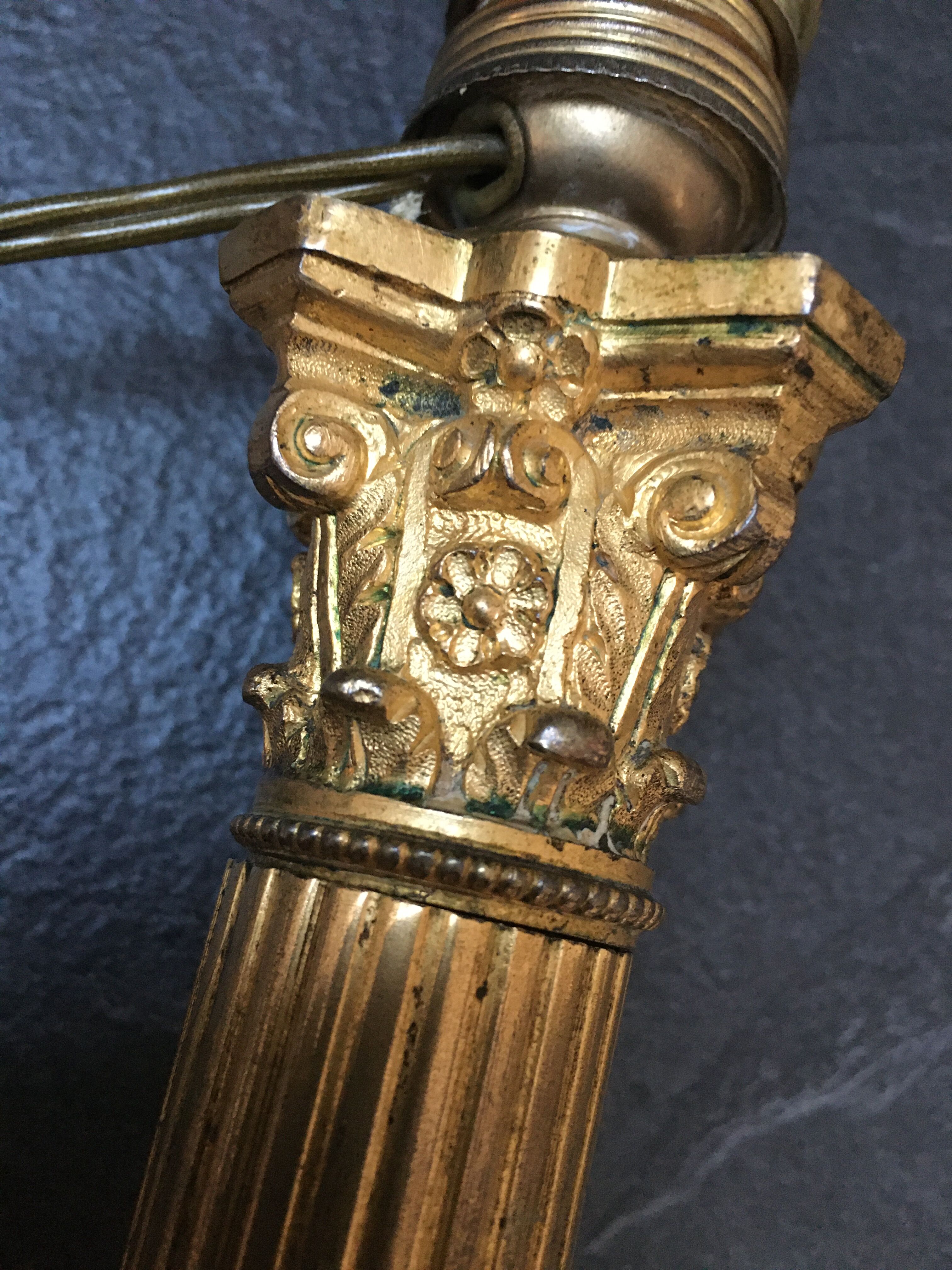 Golden bronze Corinthian column lamp