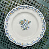 Composition of 4 flat earthenware plates, Gien