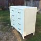Commode vintage à pieds compas peinte en blanc