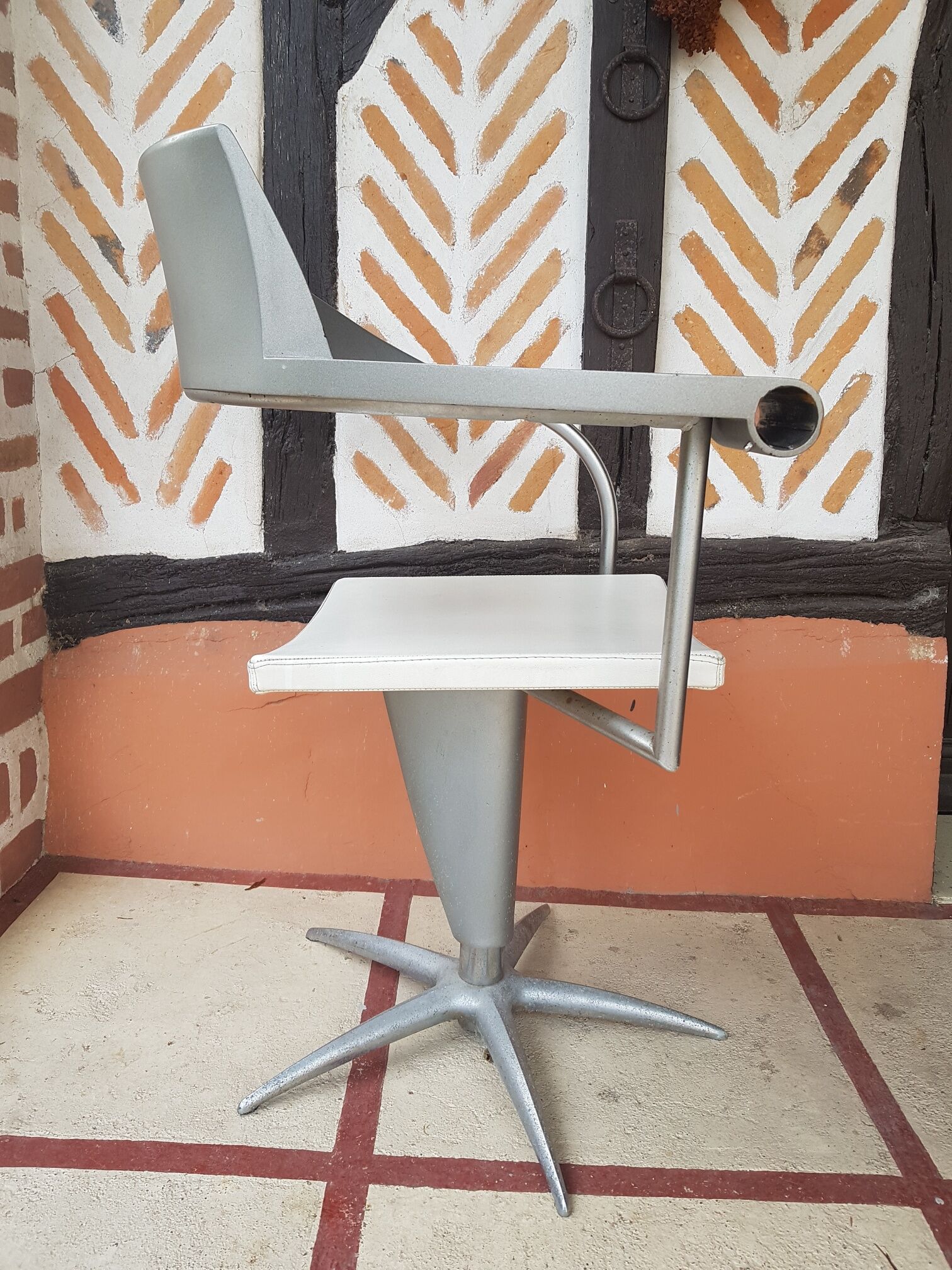 Vintage hairdresser's armchair 1980