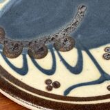 Mid-century Danish studio wall plate in pottery with bird design by Erling & Karin Heerwagen, 1976.