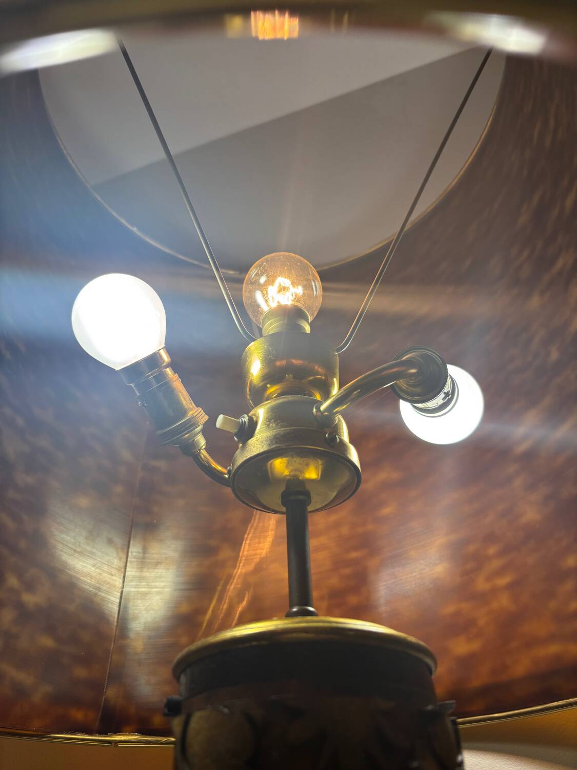 Lamp with printing roller