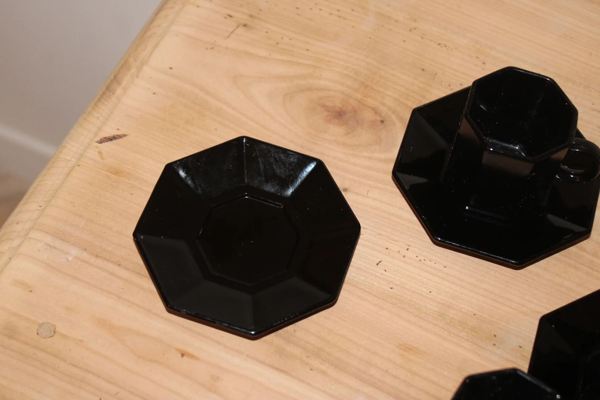 4 black coffee cups and saucers Arcoroc Octime – Esso vintage collection from the 1980s