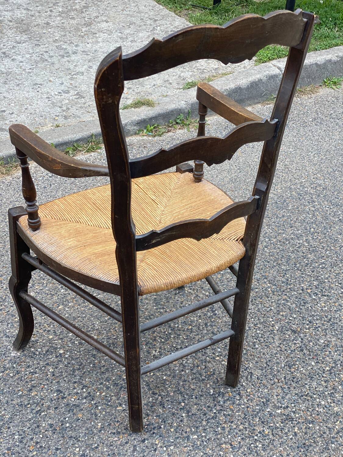 Vintage Provencal chair in solid wood and straw