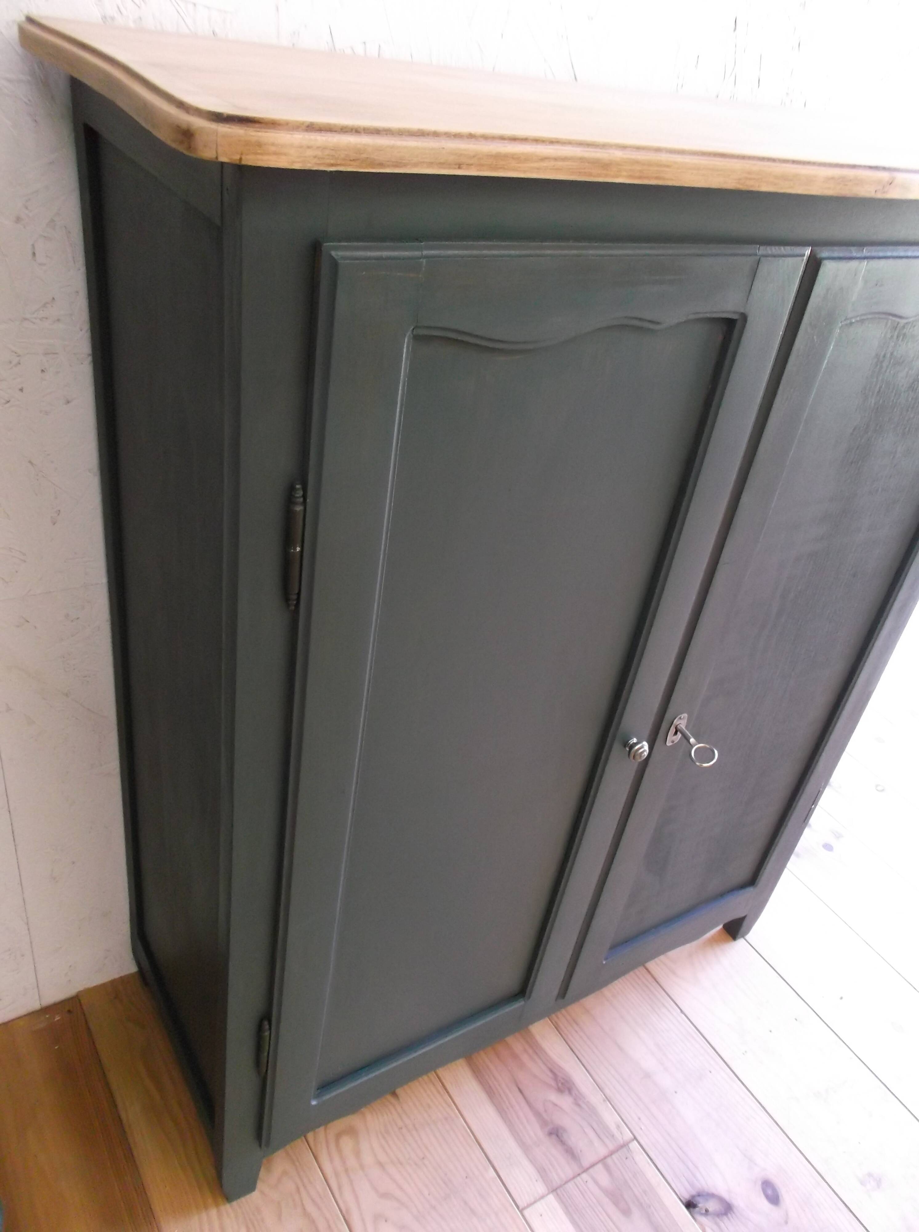 Shoe cabinet