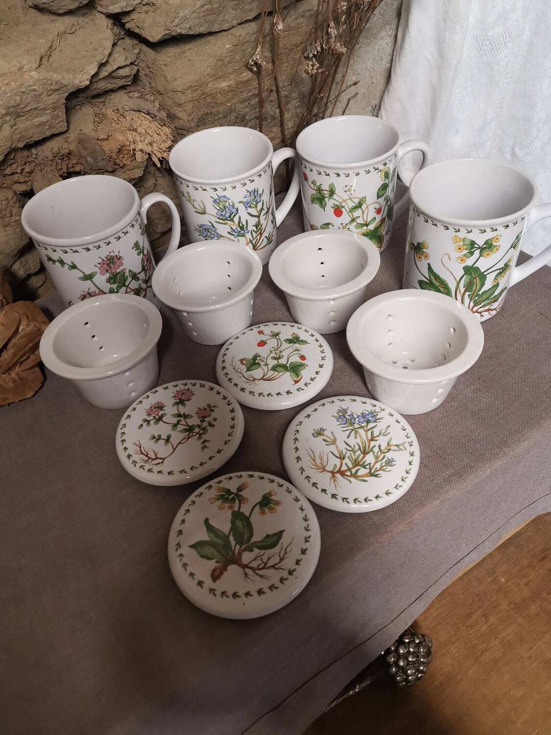 New ceramic “Medicinal Plants” tea pots
