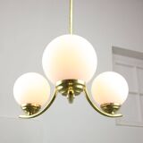 Lustre italien du milieu du siècle en laiton et opaline