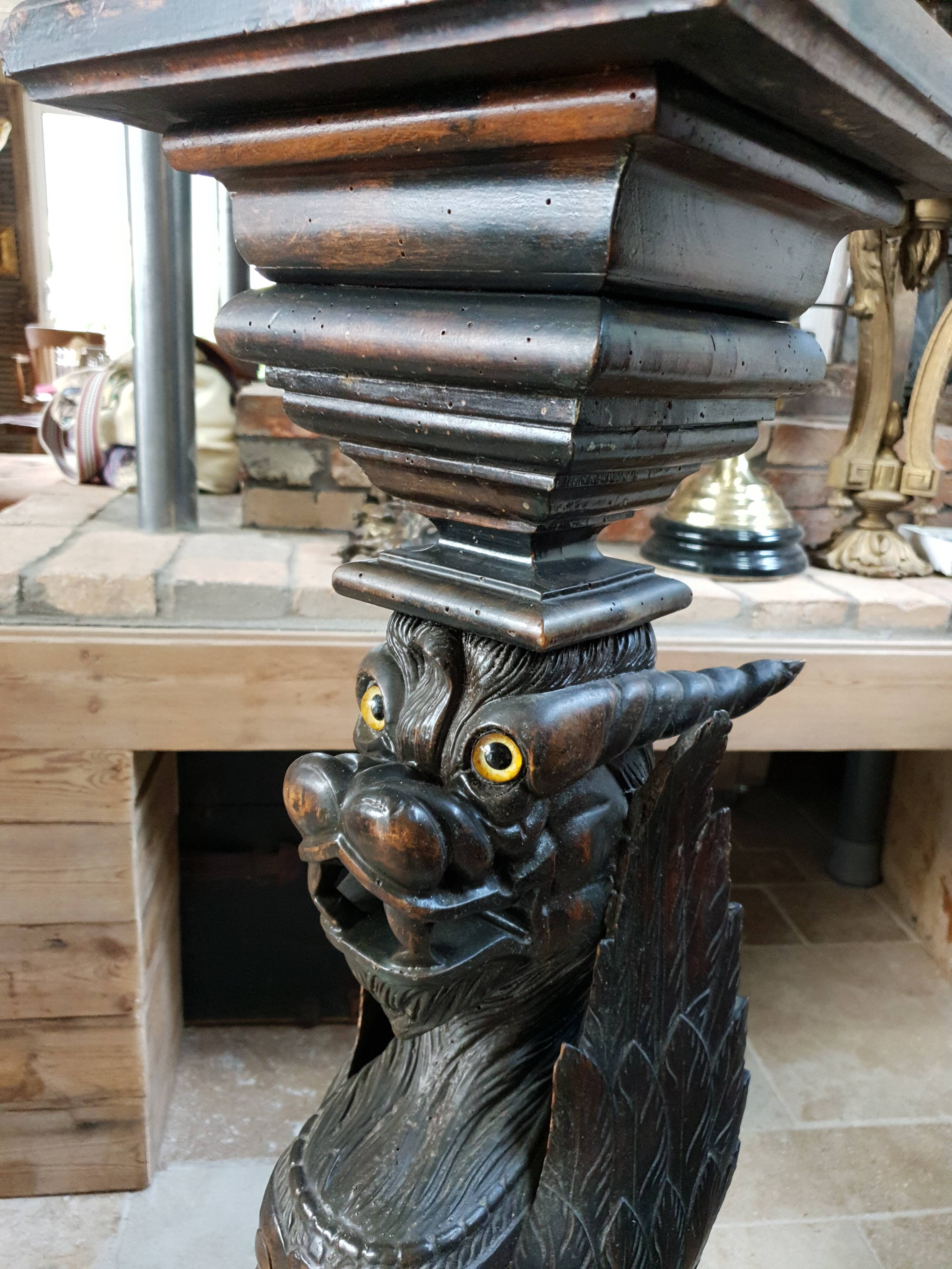 Saddle column griffin winged lion head