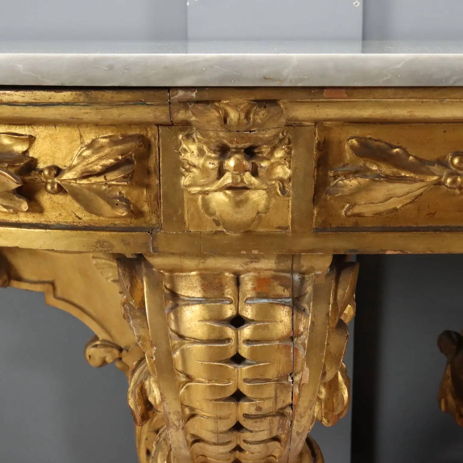 Console ancienne en bois sculpté avec décorations, Italie, XIXe siècle