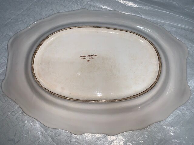 Trench tureen and its 2 plates