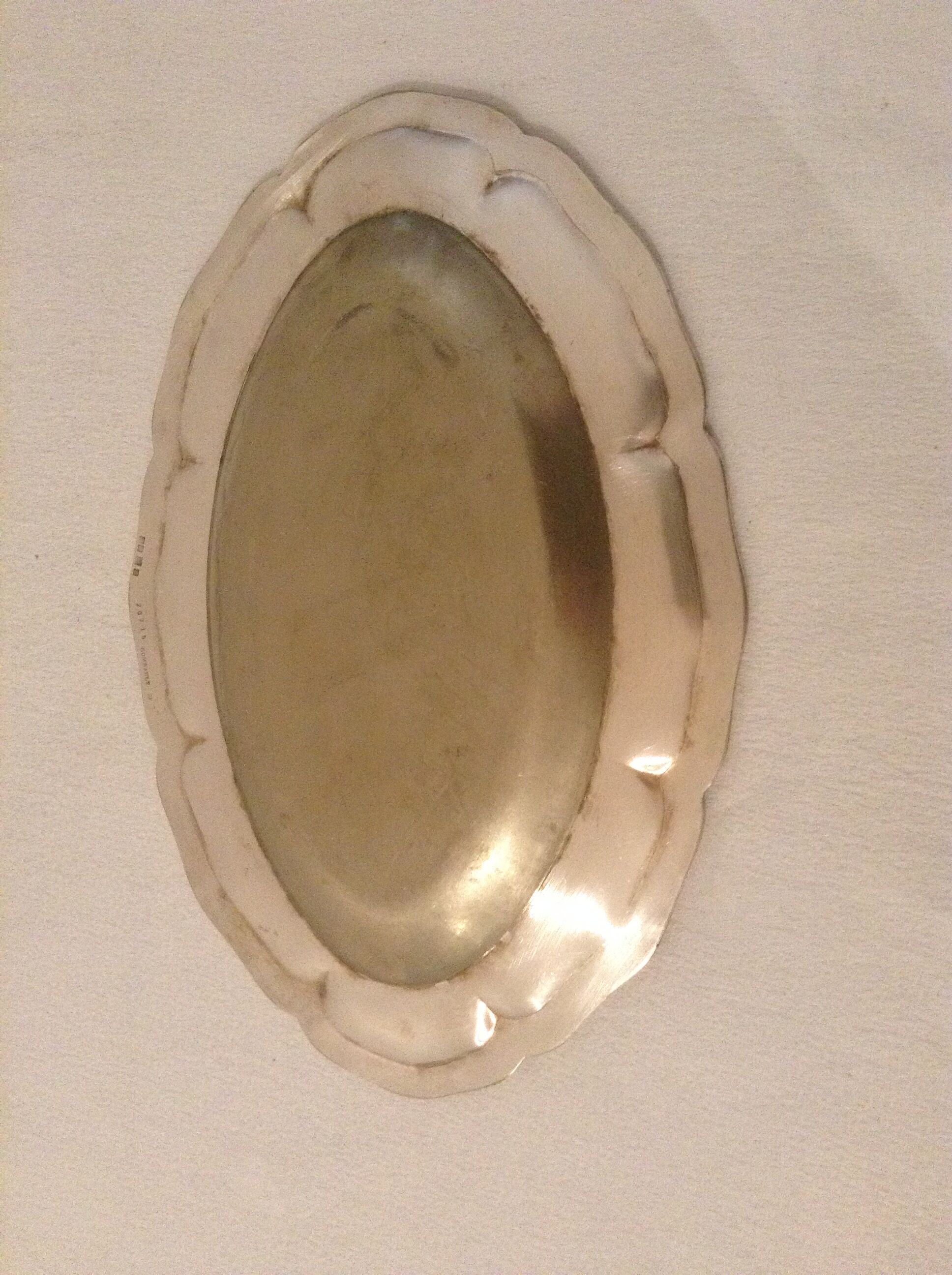 Flat "grand hotel" silver metal
