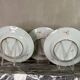Suite de trois assiettes en porcelaine famille rose, Compagnie des Indes, Quianlong, Chine