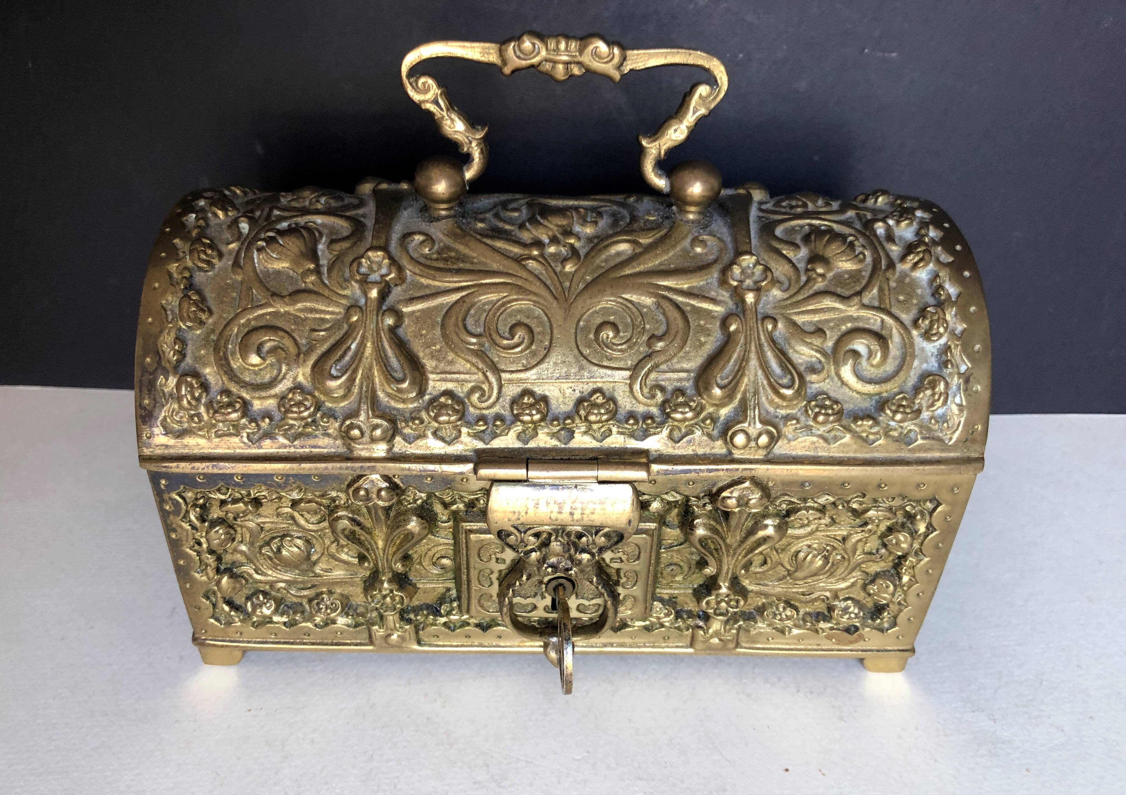 Gilded bronze jewelry chest