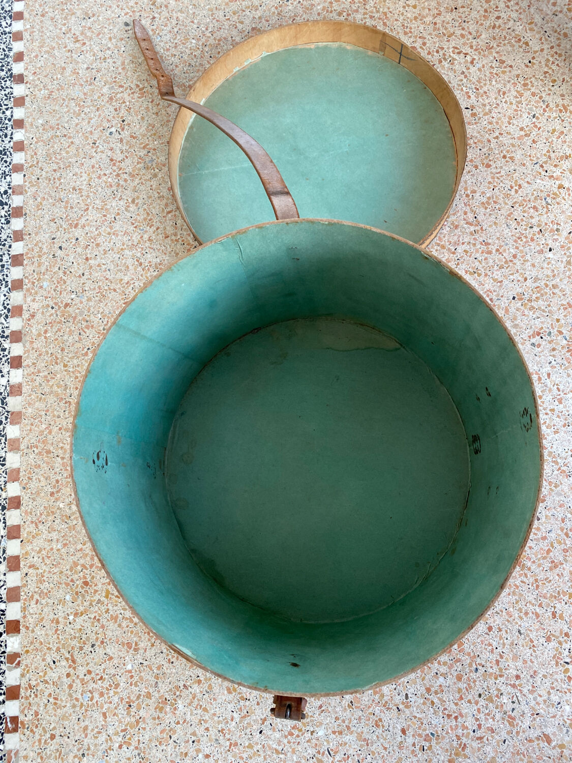 Wooden hat box early twentieth century