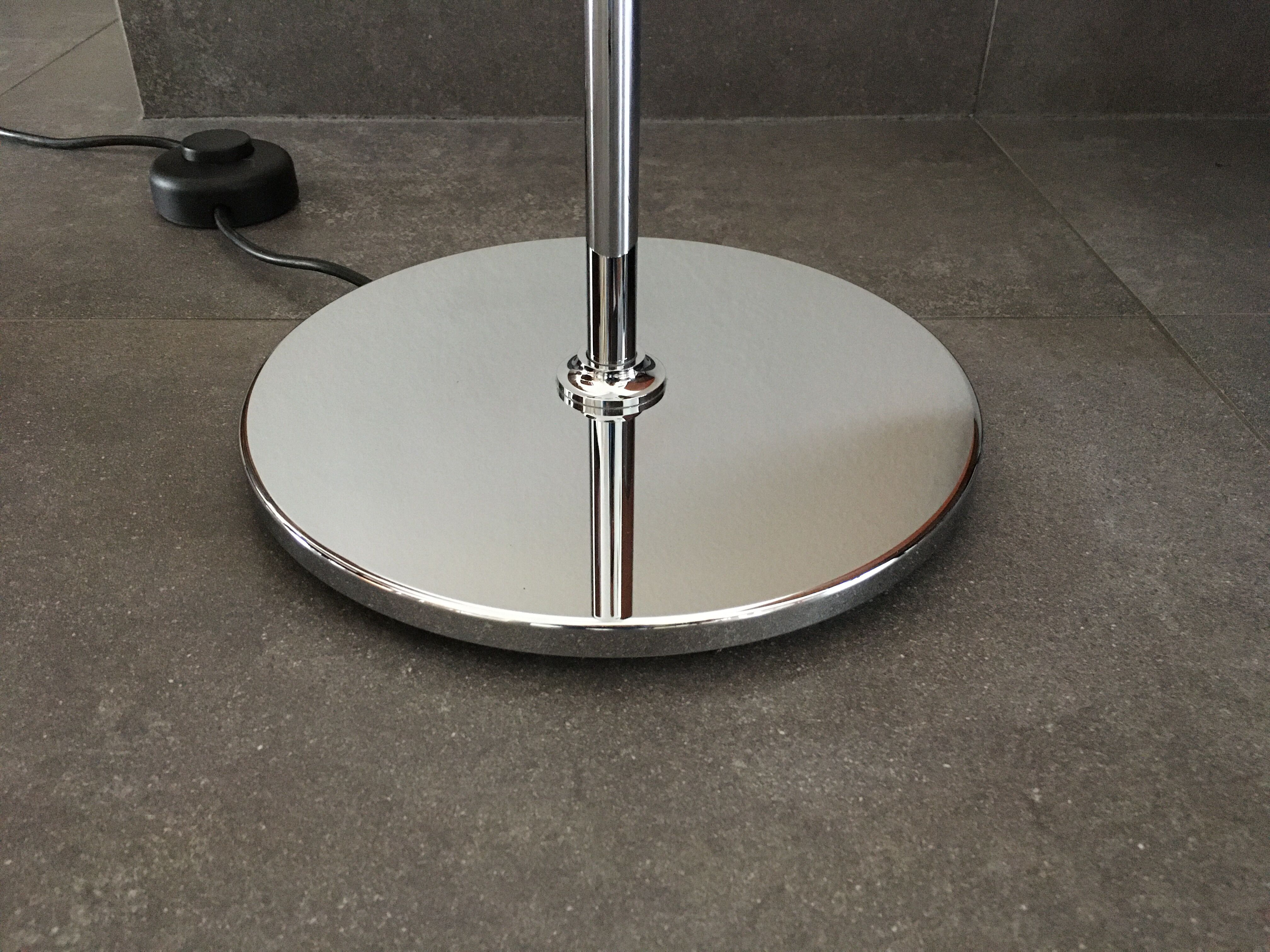 Lampadaire scandinave PH 3 ½/2 ½  de Poul Henningsen pour Louis Poulsen années 2006