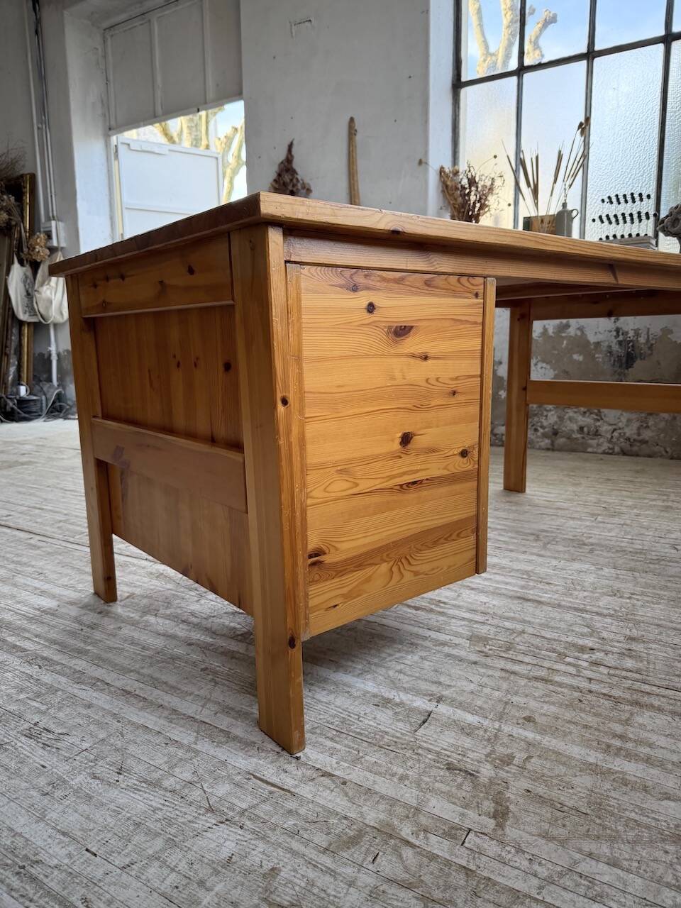 Bureau pin suédois style aperldoon 1970