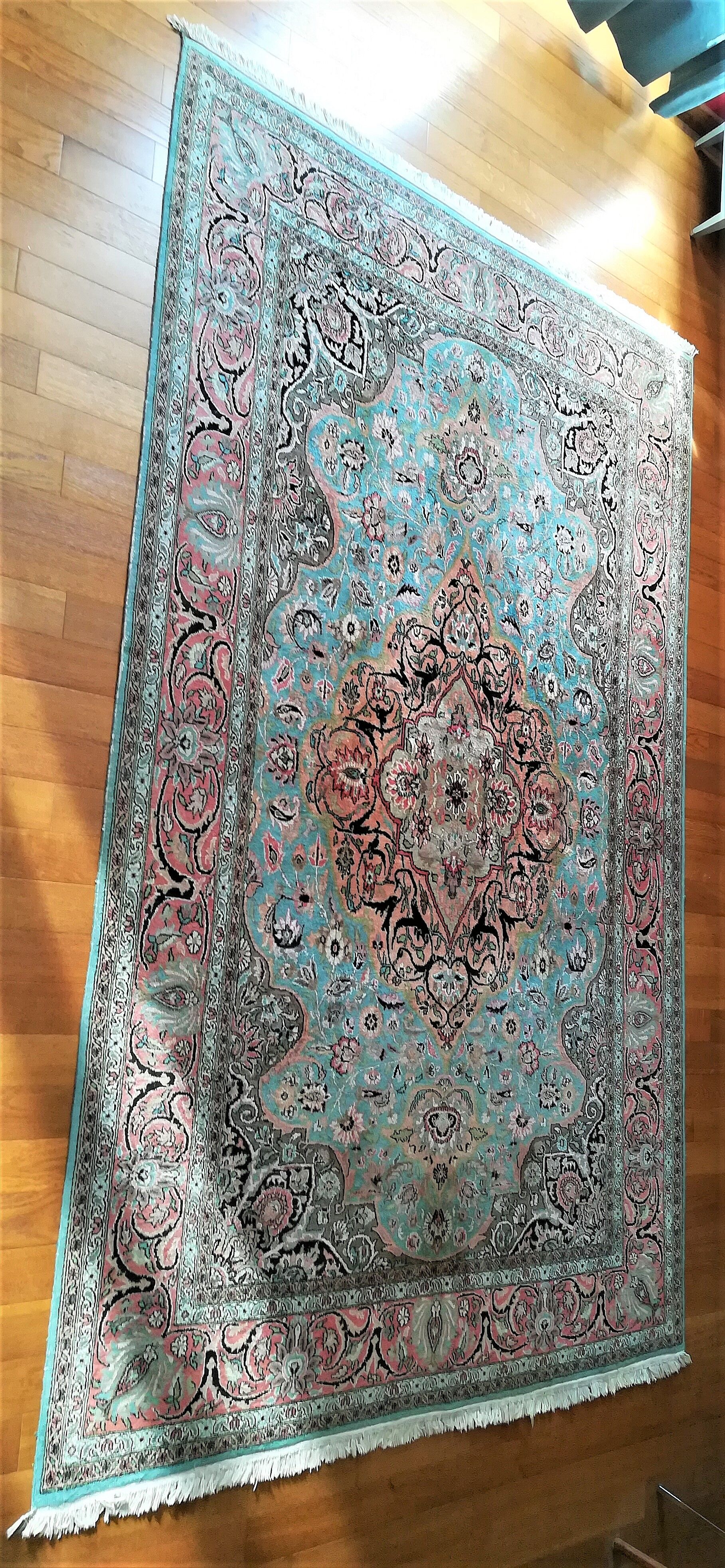 Silk cashmere rug pastel tones floral patterns India Kashmir vintage 181 cm x 286 cm