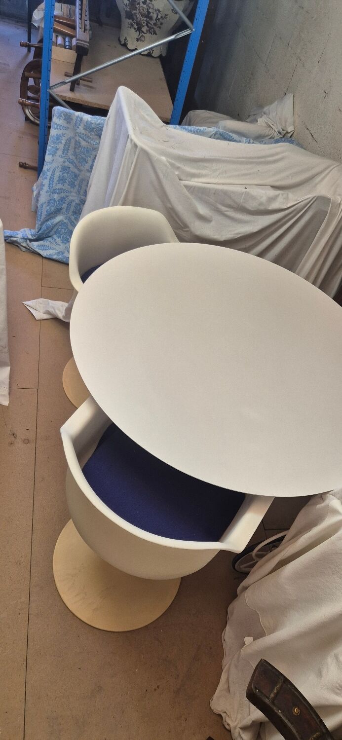 Grosfilex dining table and 4 chairs