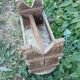 Petit tabouret en bois très ancien 