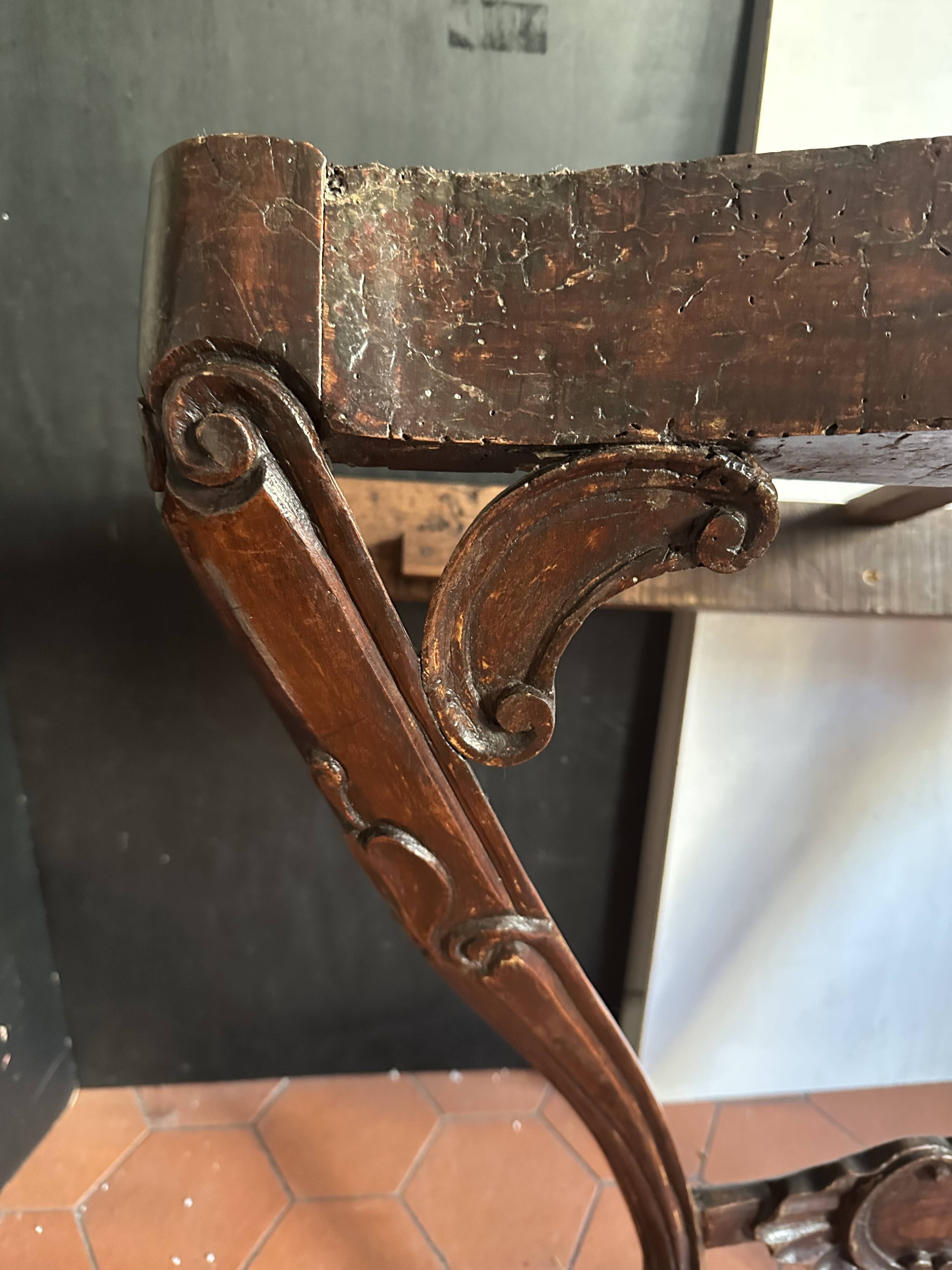Antique wall console in carved walnut, Louis XV style, 19th century.