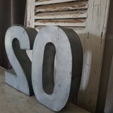 Number 2 and 0 in zinc