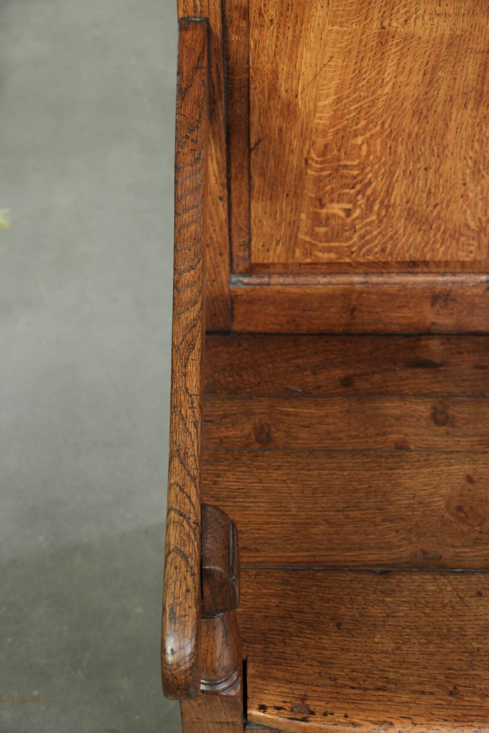 Antique English oak hall bench from the early 19th century with storage space