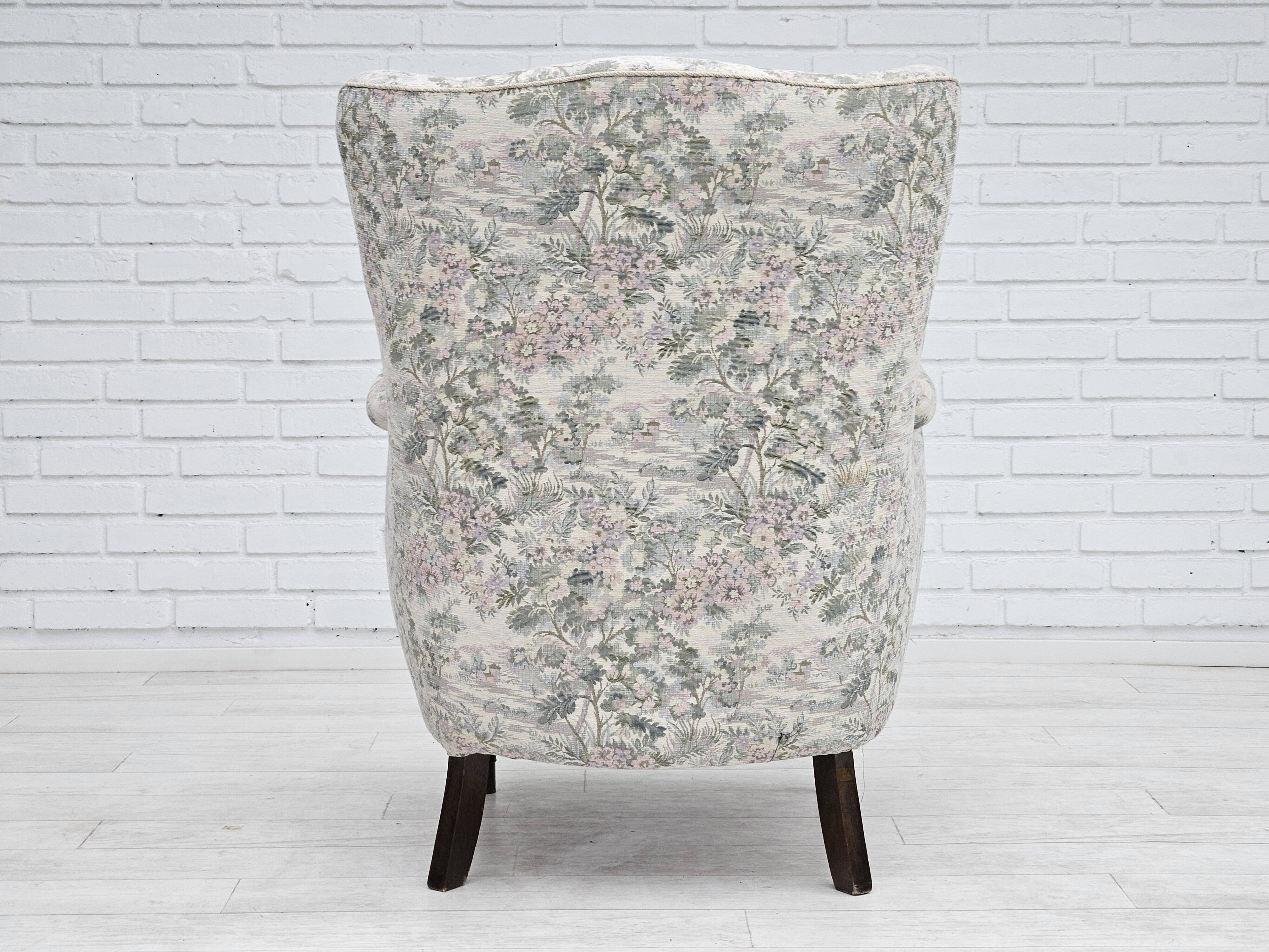 Fauteuil danois années 1955-60 en tissu fleuri multicolore