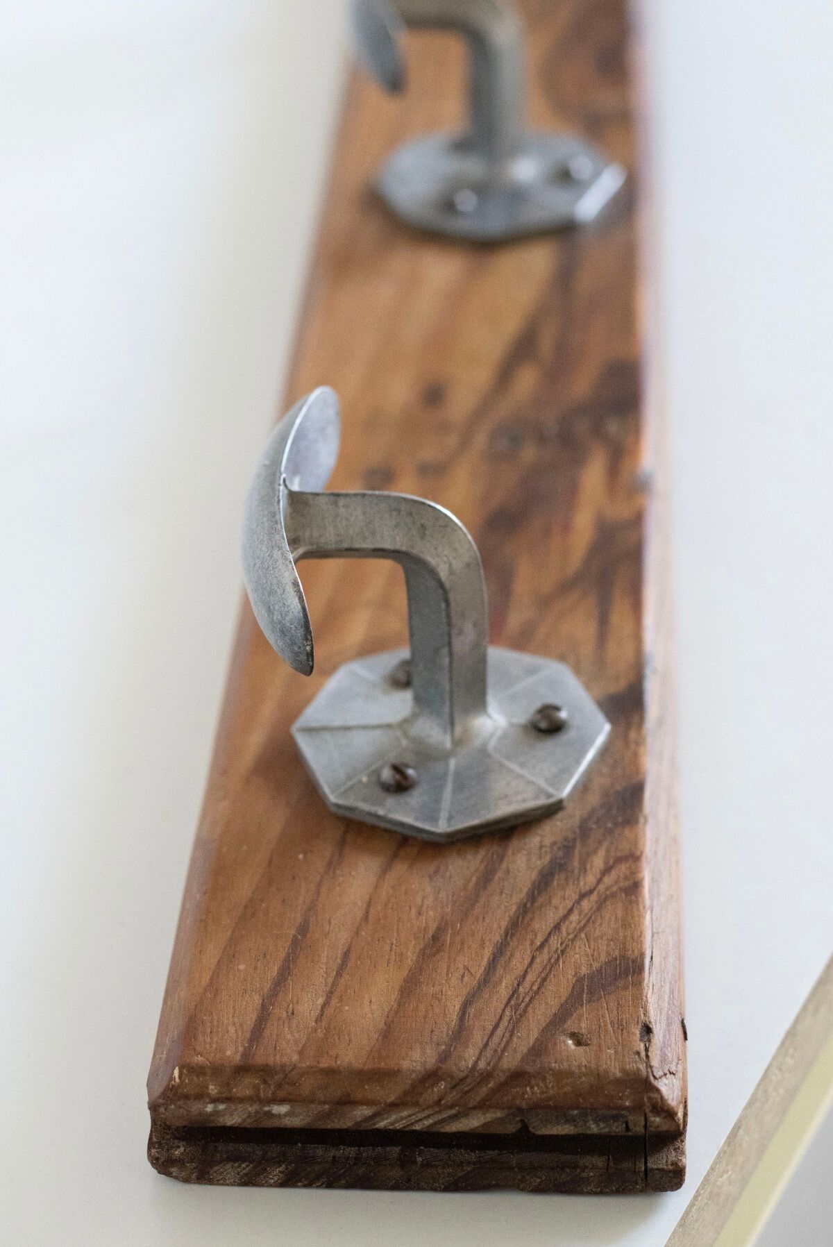 Wall coat rack in wood and metal