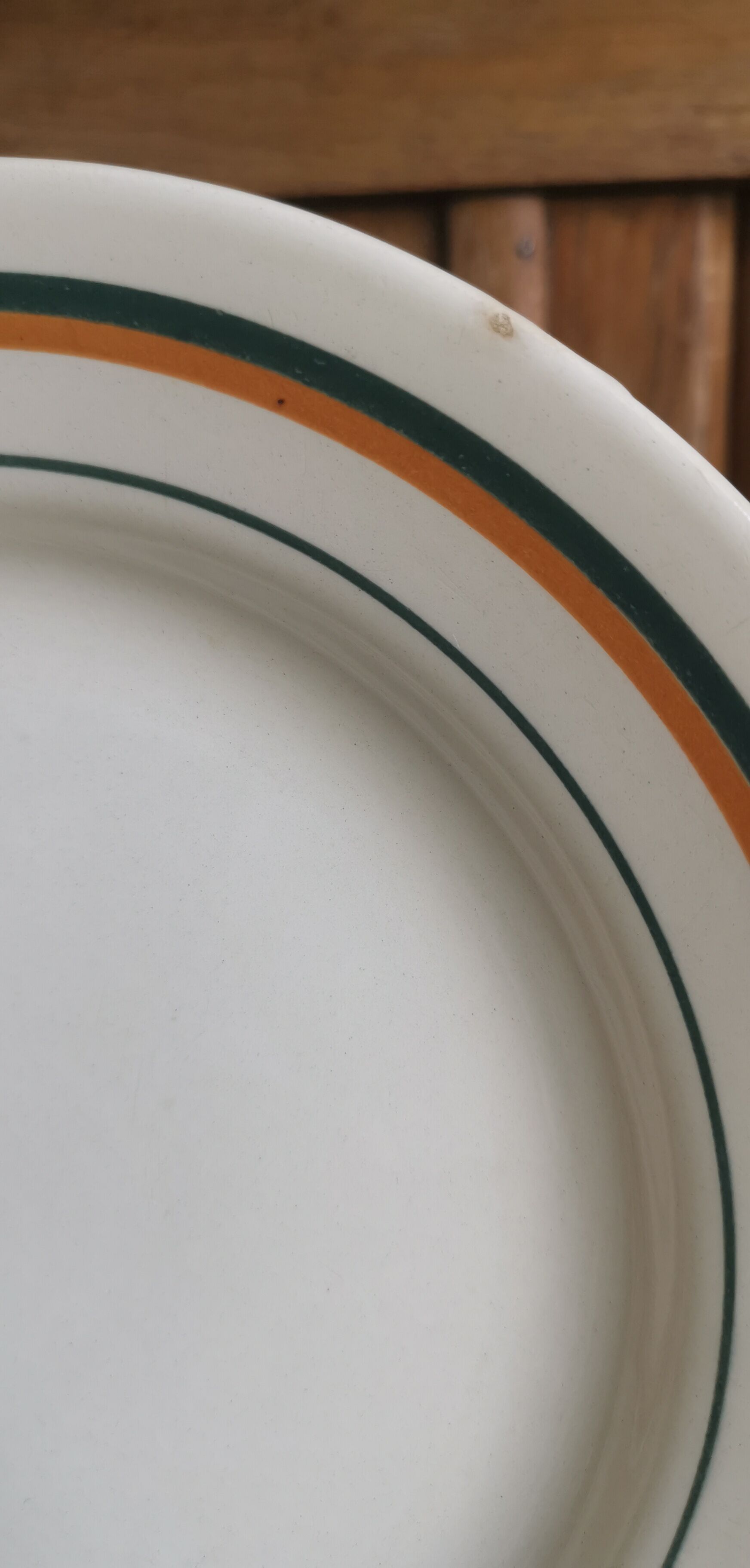 4 flat plates in earthenware, St Amand, Newton service