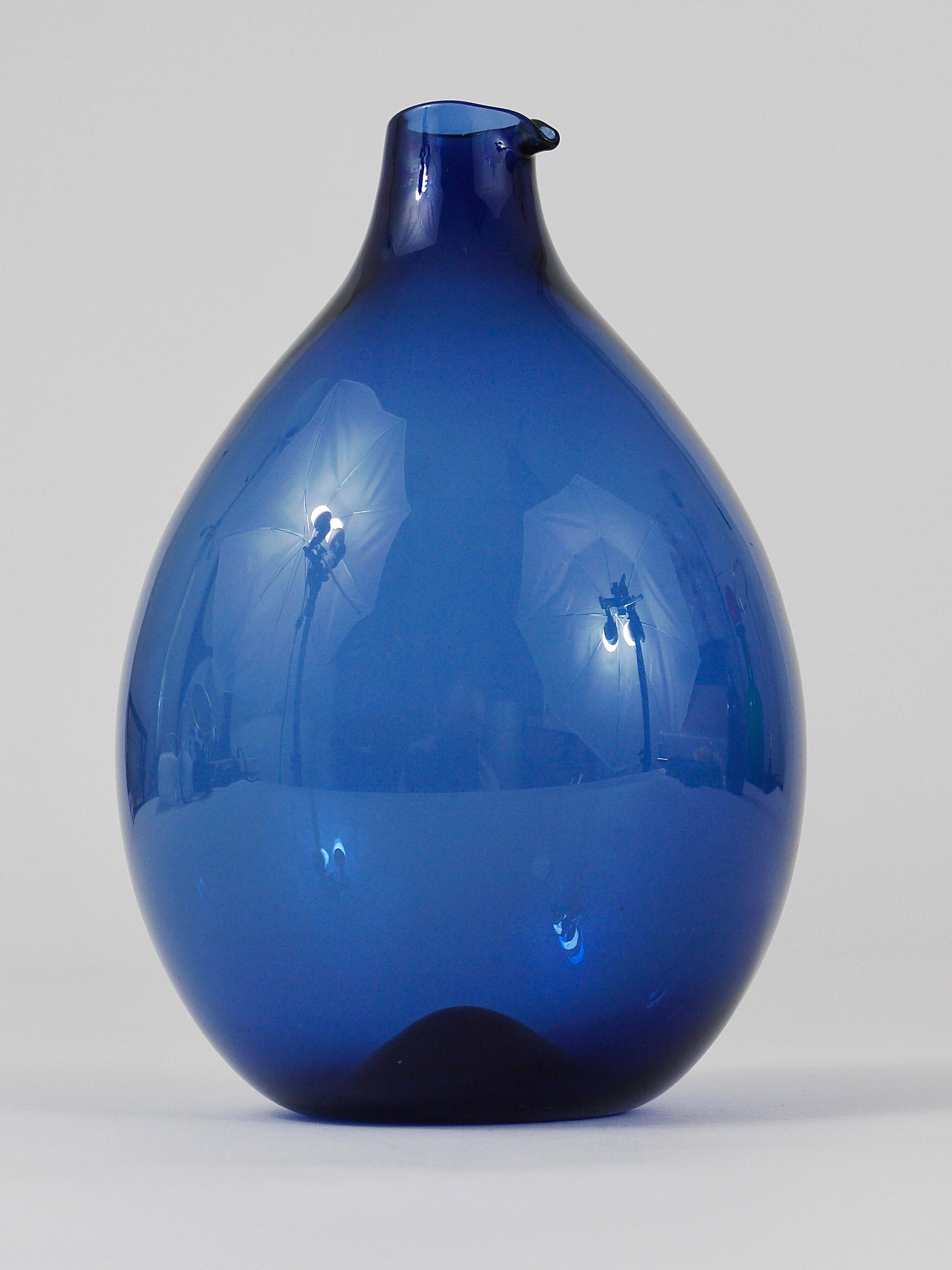 Glass vase signed Bleu Timo Sarpaneva Pullo Oiseau, Iittala, Finland, 1950s