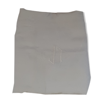 Nappe en fil avec grand monogramme central