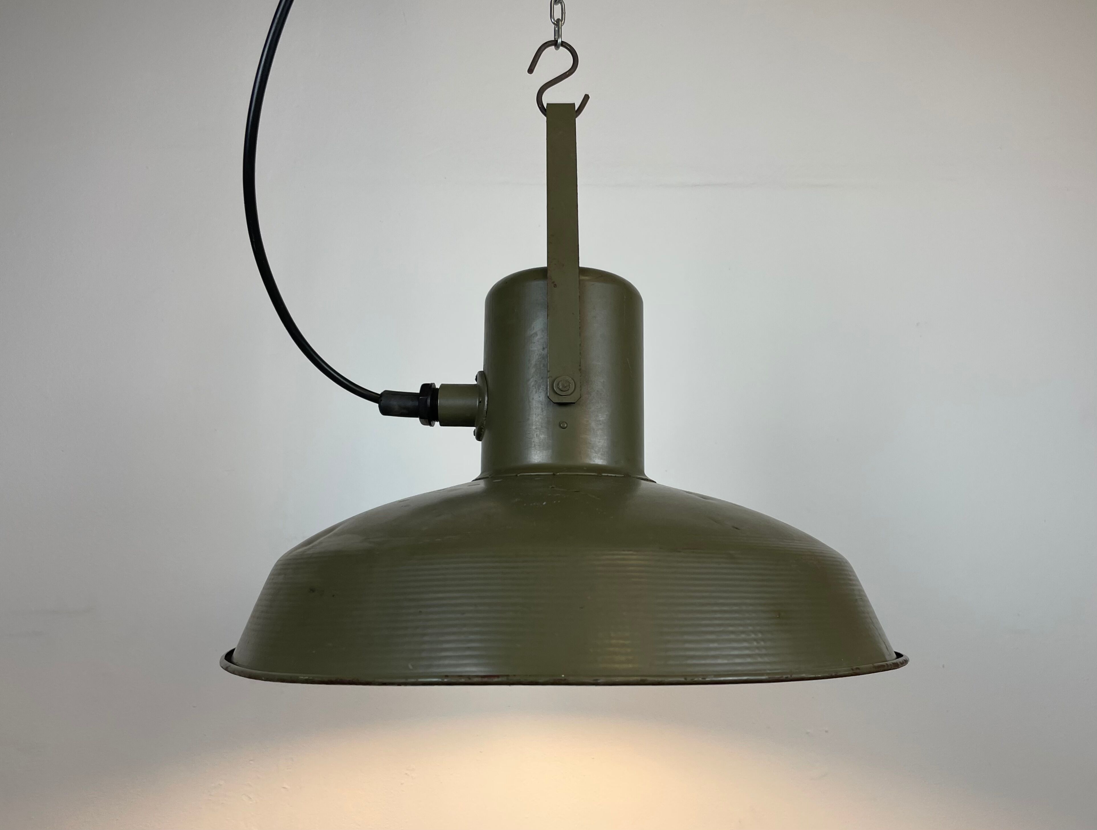 Vintage green army pendant lamp, 1960s