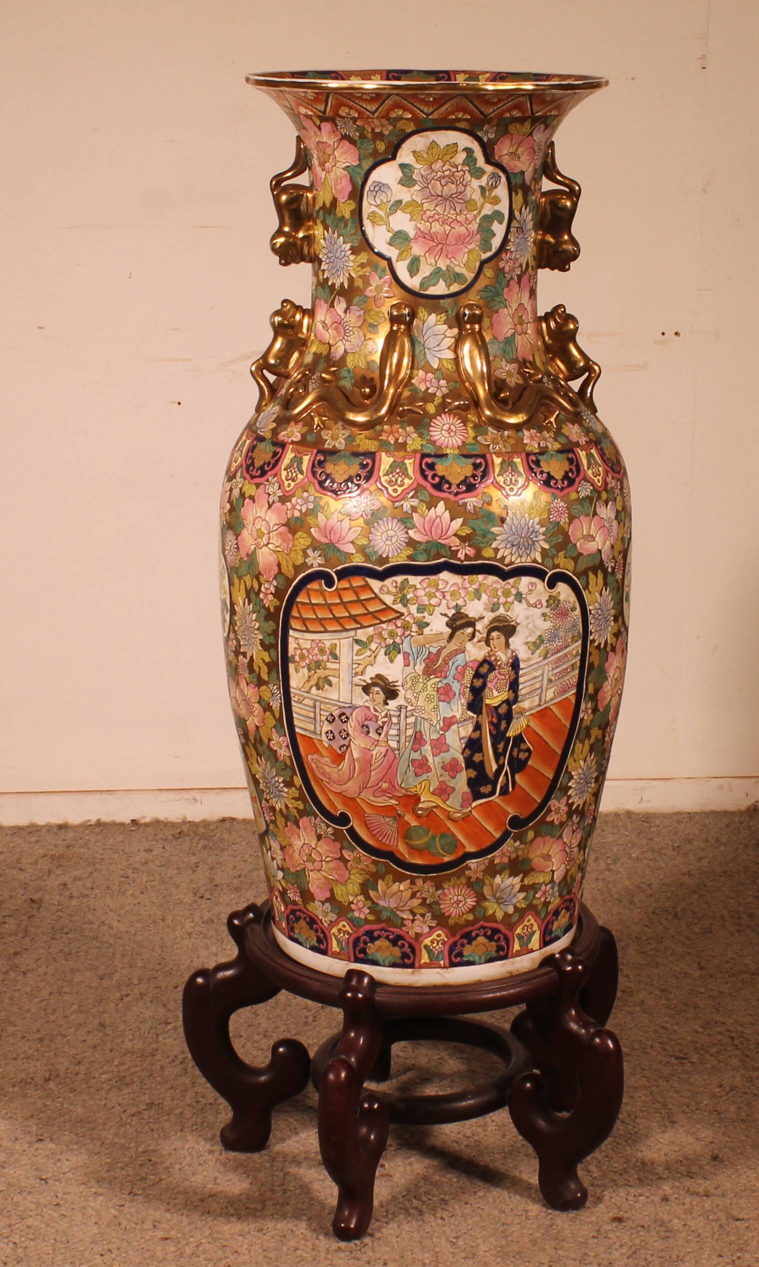 Chinese Enamelled Porcelain Vase with Polychrome Decoration - on Pedestals