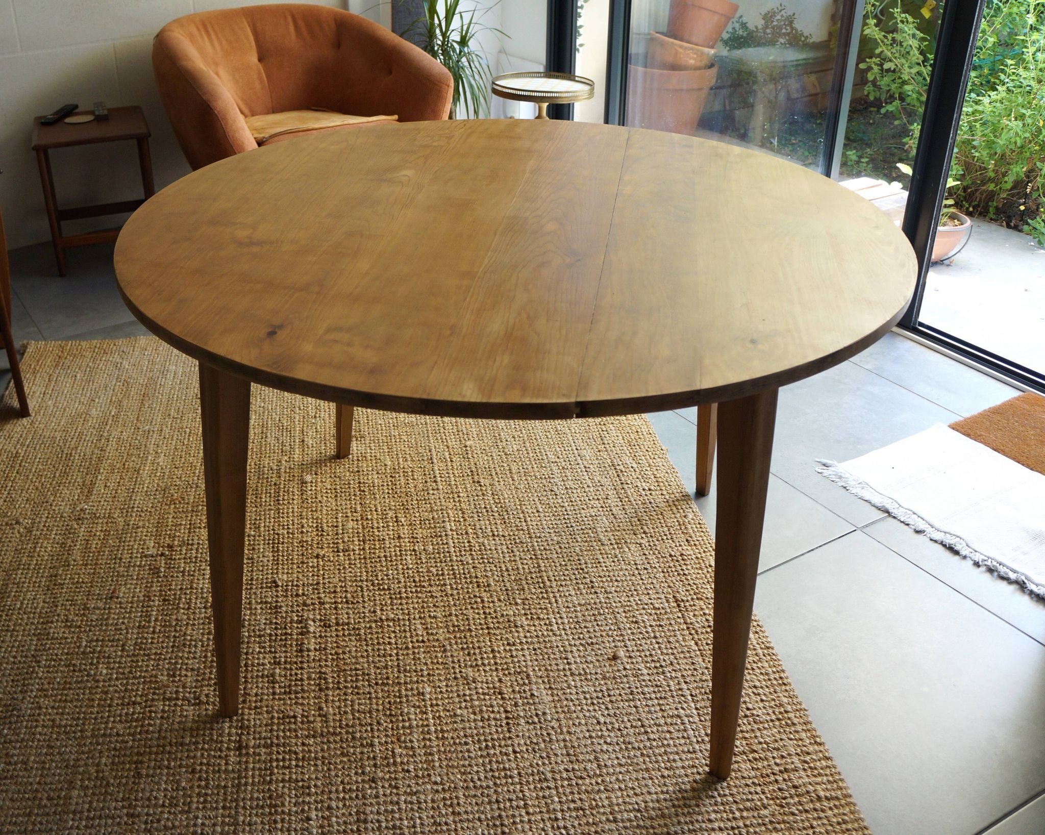 Round table