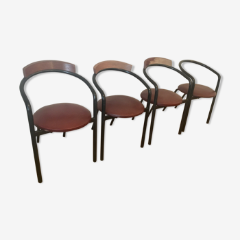 Chaises noires & bordeaux