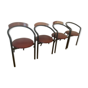 chaises noires & bordeaux