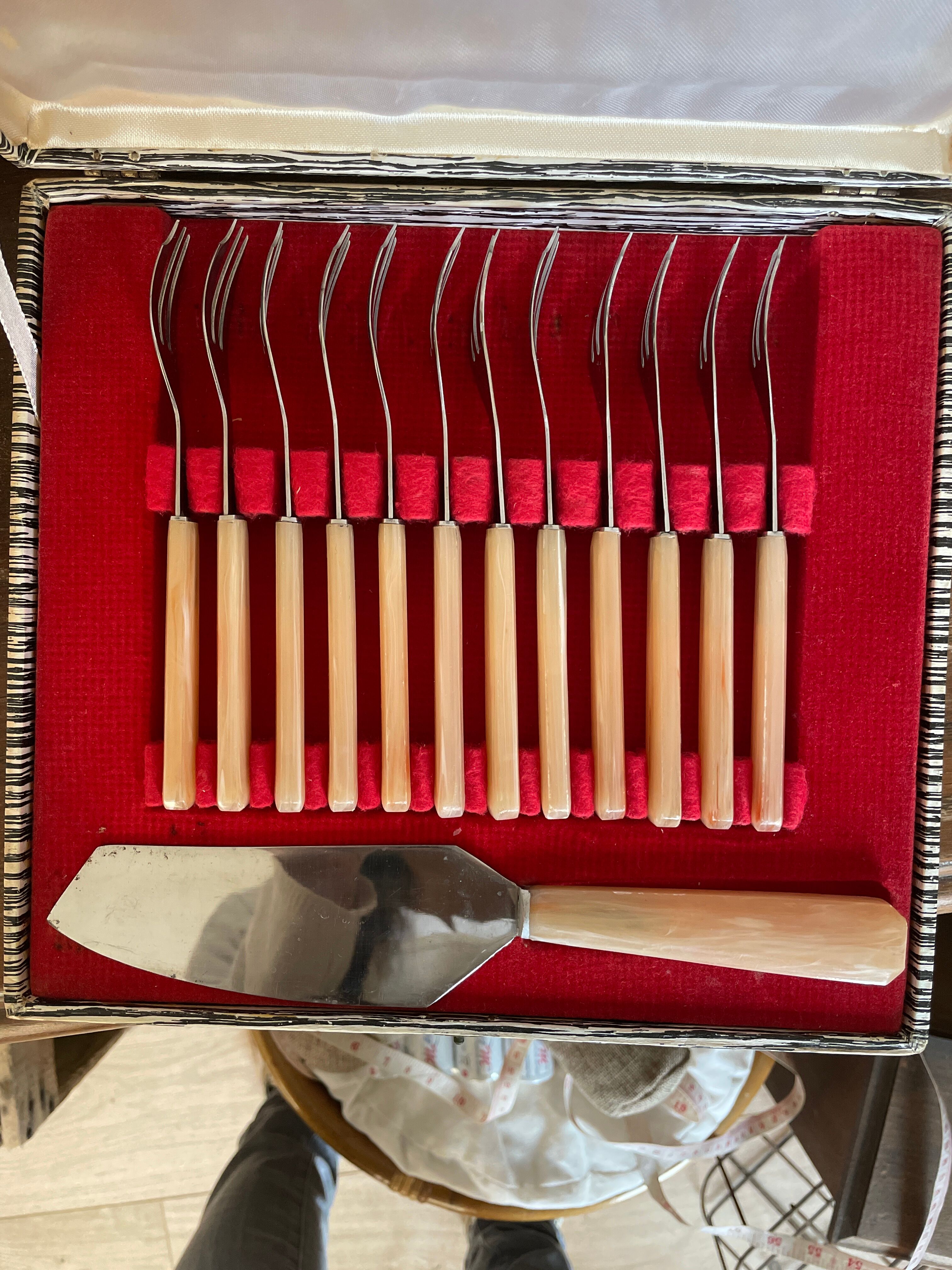 Pie shovel and forks