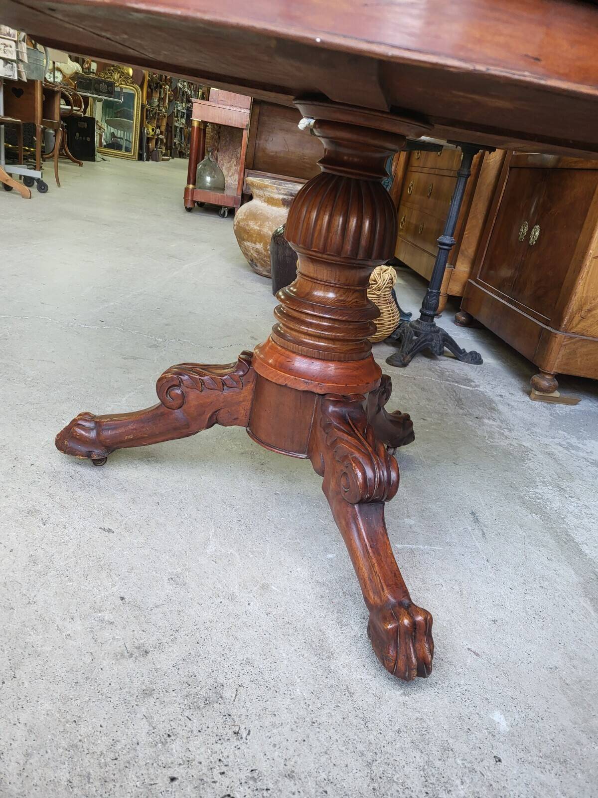 Round pedestal table with marble top and mahogany tripod from the 19th century