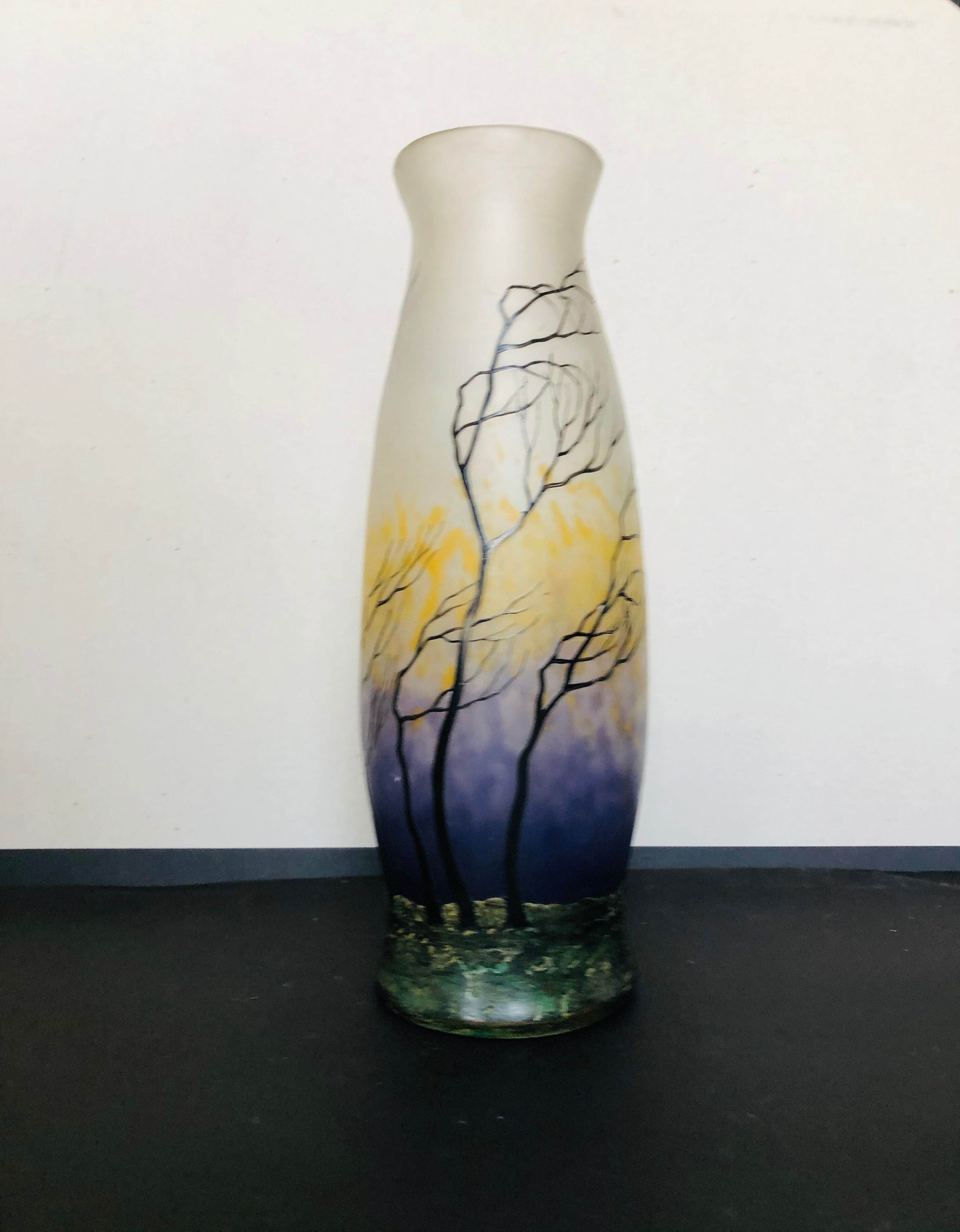 Tree-decorated laminated glass vase